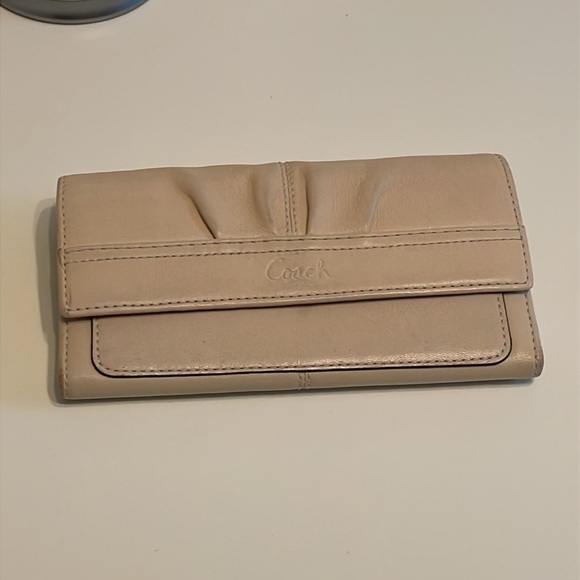Coach Soho Pleated Tri-Fold White Bone Lined Long Classic Clutch Wallet - Picture 3 of 9
